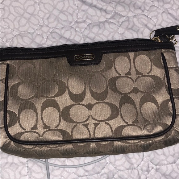 Coach clutch wristlet - Picture 4 of 4